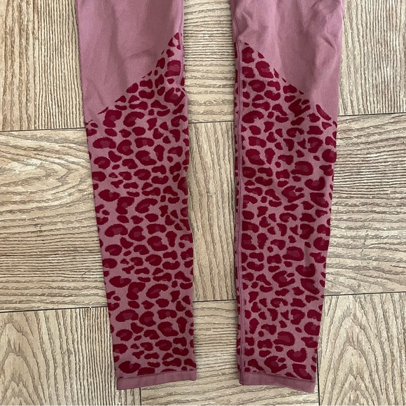 Fabletics High-Waisted Seamless Leopard Leggings size Small. - Picture 7 of 7